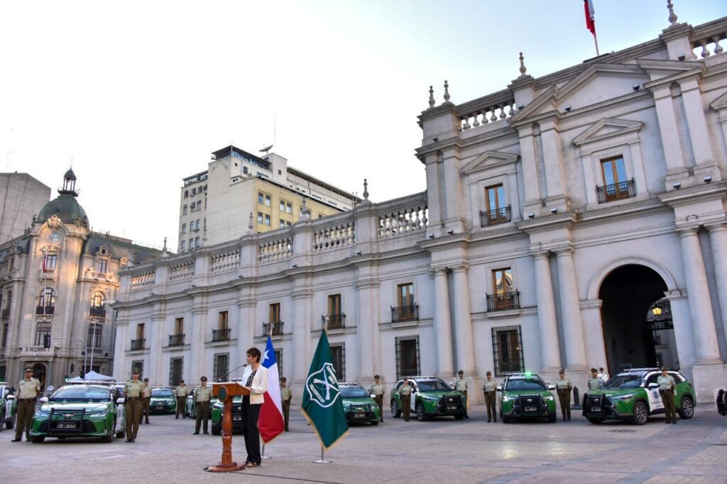 Carabineros recibe 150 nuevos vehículos para operativos de prevención