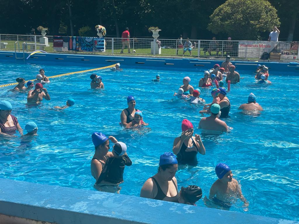 Lanzamiento de Talleres de Natación en Verano Diario El Centro