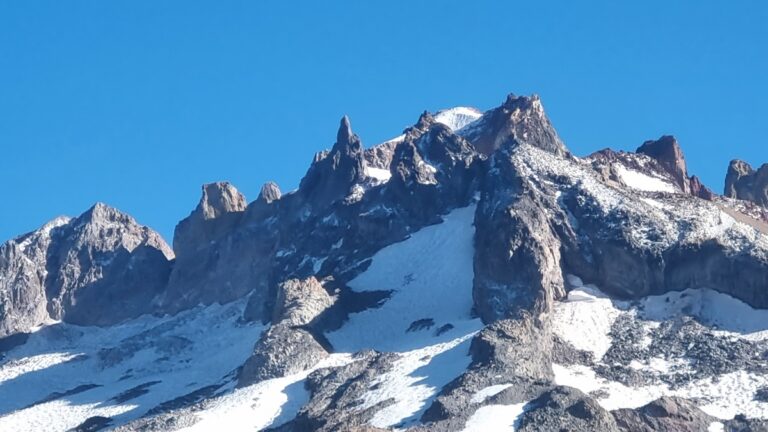 Sernageomin declara Alerta Amarilla en volcán Nevado de Longaví por actividad sísmica