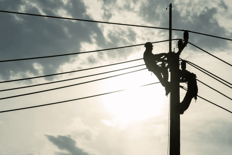 Cortes de luz afectaron a cuatro comunas del Maule por robo de cables