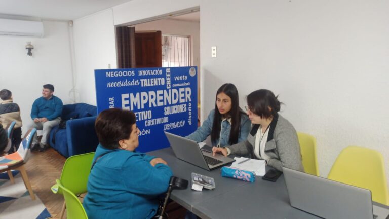 Más de 70 contribuyentes fueron atendidos con Ruta de la Operación Renta de Santo Tomás Talca