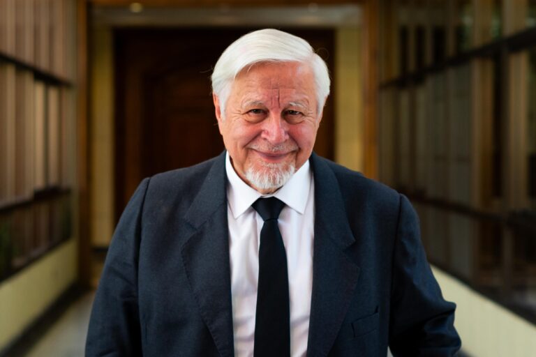 Diputado Celedón revela hallazgo de 1990 tras sesión fallida en el Congreso