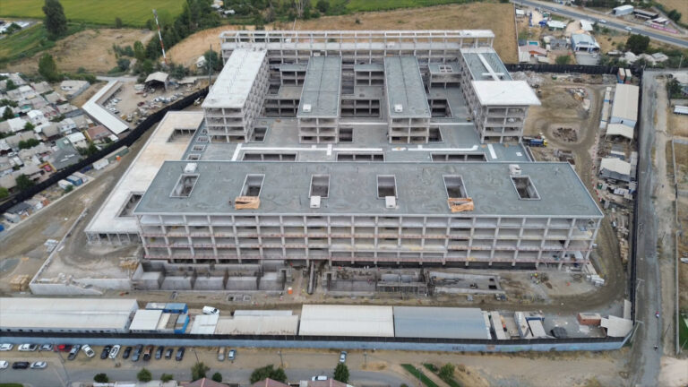 Nuevo hospital de Linares paralizado: incertidumbre por obras que no superan el 30% de avance