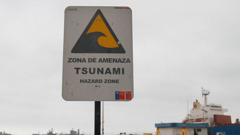 Alerta Roja en comunas costeras entre Arica y Magallanes por riesgo de tsunami en Chile