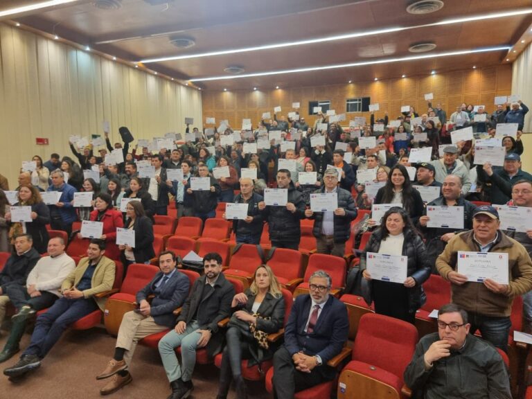 Certifican a administradores y operarios de Servicios Sanitarios Rurales de Talca, Linares y Curicó