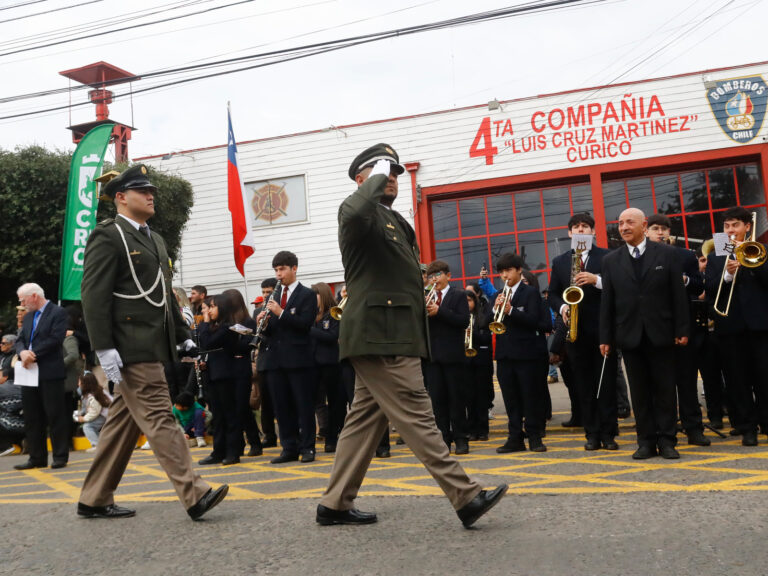 Color y emoción: desfile en honor a los bomberos de Aguas Negras reúne a centenares de personas