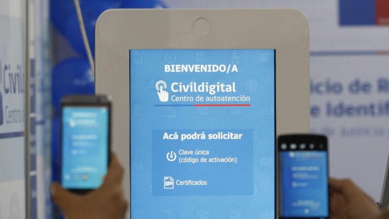 Diputados exigen a Contraloría indagar entrega irregular de Clave Única a migrantes sin RUN