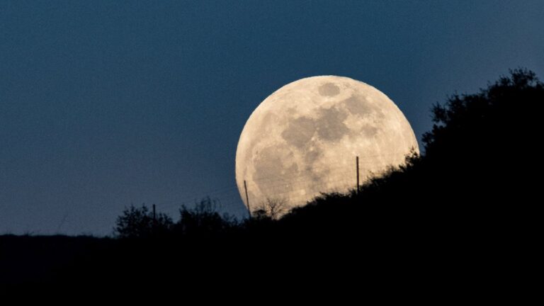 El cielo de noviembre se llena de espectáculos astronómicos imperdibles: Superluna, planetas y Tiangong