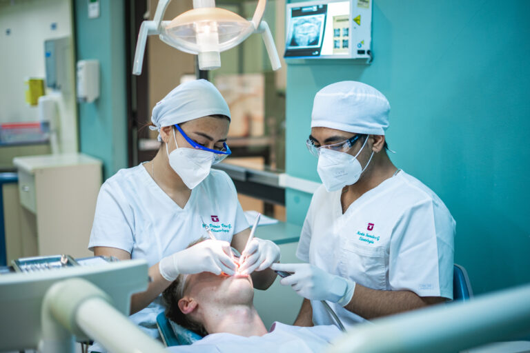 “Odontotón”: UTalca realiza limpiezas dentales a bajo costo para apoyar la Teletón