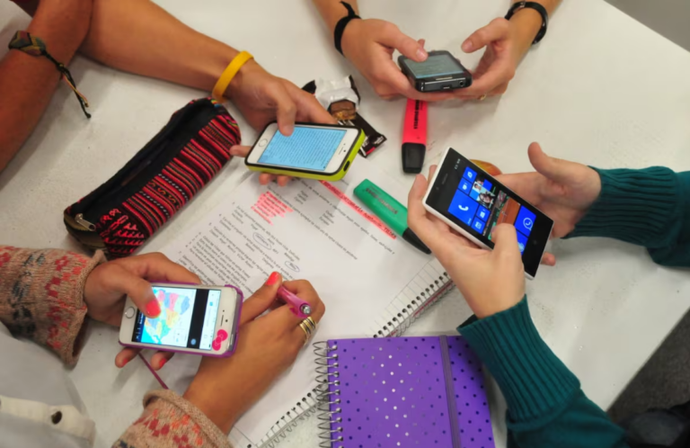 Como en Australia: diputado propone prohibir redes sociales a menores de 16 años en Chile