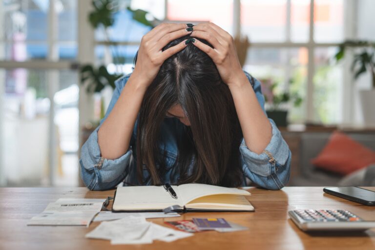 Que no te pille marzo: experto entrega cinco consejos para sobrevivir sin endeudarse
