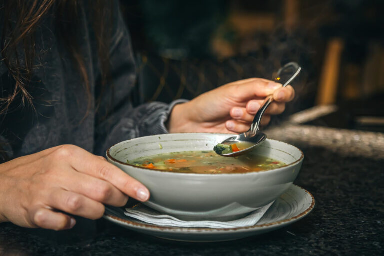 Nutricionista revela qué comer en invierno para fortalecer el sistema inmune