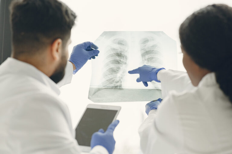 Tuberculosis: expertos alertan síntomas y refuerzan detección precoz
