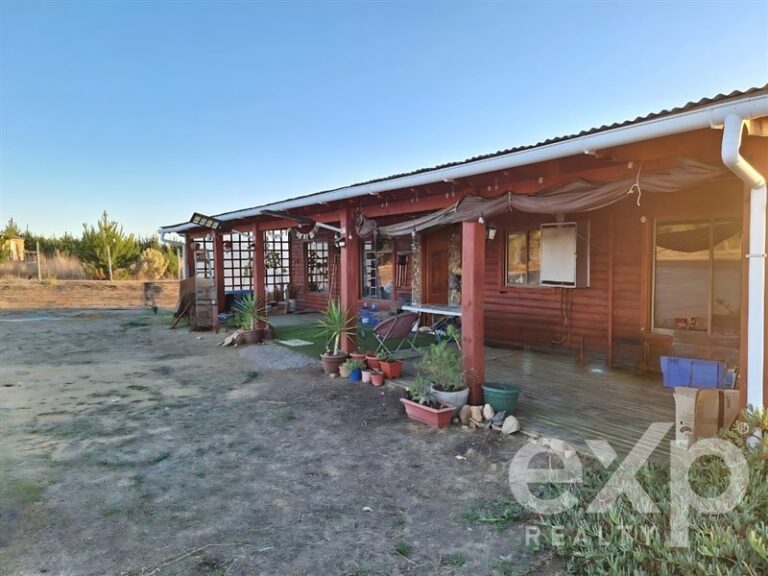Oportunidad en Pichilemu: venden casa con entorno natural y amplios espacios