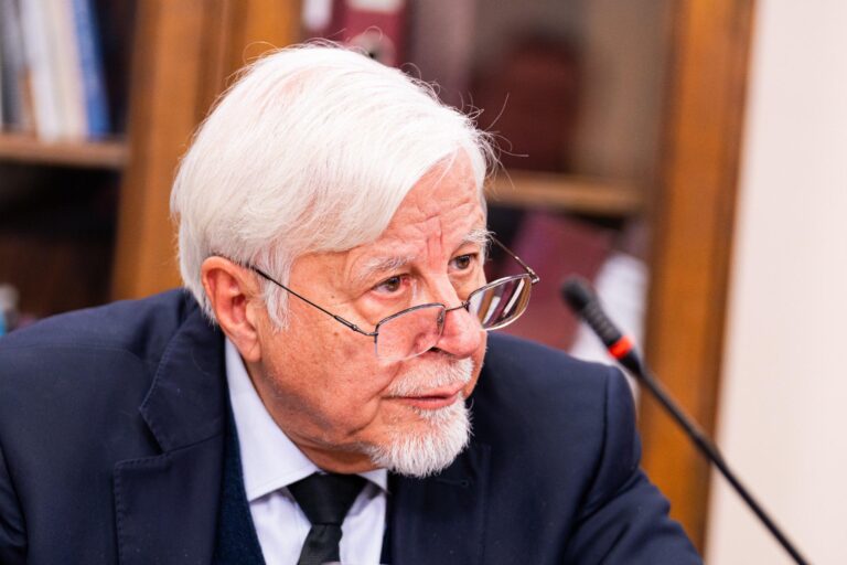 Diputado Celedón oficia y denuncia uso indebido de Tesorería para perseguir a deudores del CAE