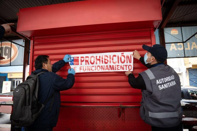 Fiscalización a carros de completos en Talca deja un local clausurado y cuatro sumarios sanitarios