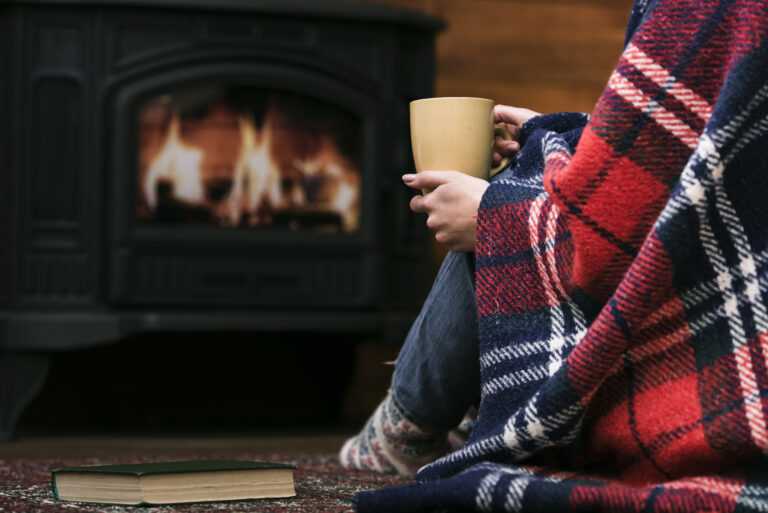 Expertos entregan recomendaciones para calefaccionar el hogar y evitar enfermedades este invierno