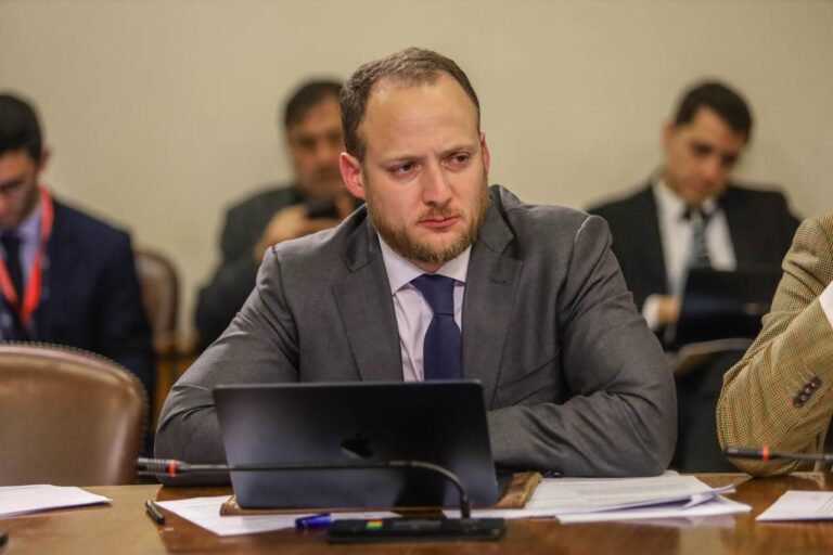 Diputado Guzmán pide mayor flexibilidad en cobros a deudores del CAE