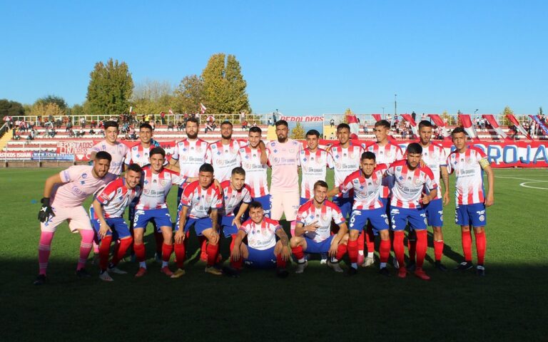 Deportes Linares presentó el plantel 2022 con un amistoso frente a Naval de Talcahuano