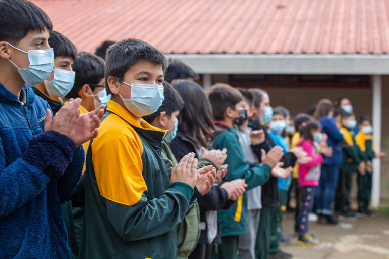 “Bibliomóvil” apoya el desarrollo lector de niños y niñas de escuelas rurales en San Clemente