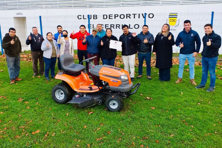 FOSIS concreta avances para mejorar y fomentar el masivo fútbol amateur en el Maule