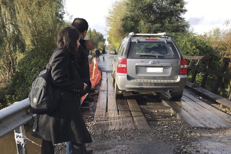 Diputada Veloso oficia a Obras Públicas por reparaciones viales y de puentes en cinco comunas del Maule Sur