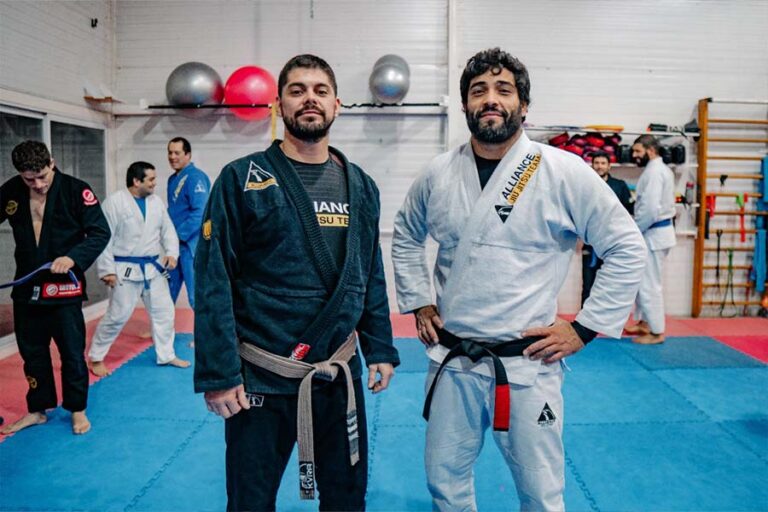 Brasileño cinturón negro de JiuJitsu visitó la academia Alliance de Curicó