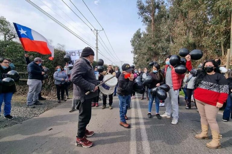 Vecinos de camino a Zapallar de Curicó se manifestaron por poca seguridad vial