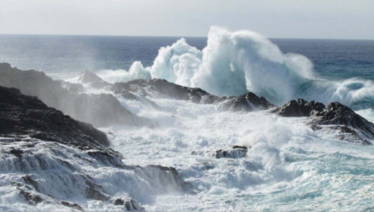 ¡Alerta! Continúan marejadas en Pelluhue e Iloca