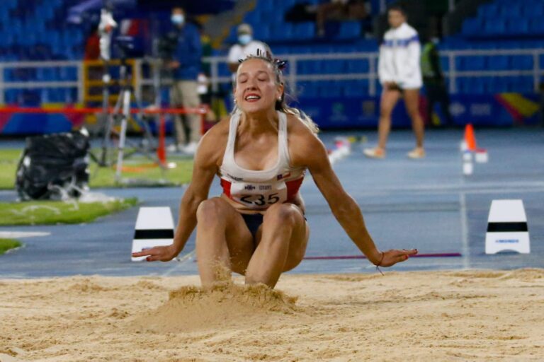 ¡Oro para Chile! Linarense Rocío Muñoz brilló en Sudamericano de Atletismo