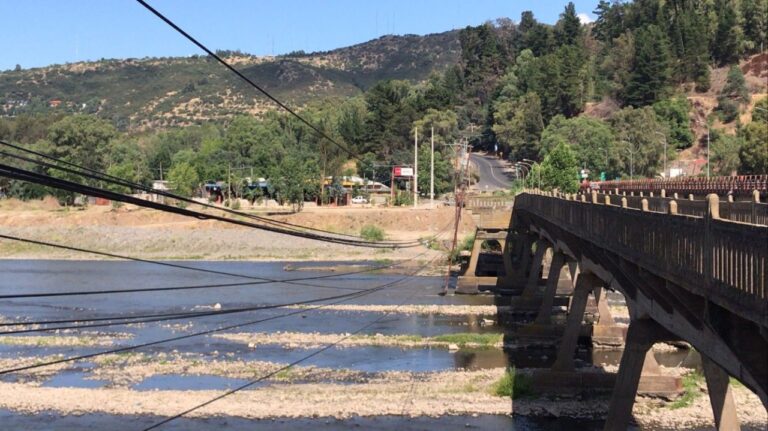 CGE construye nueva línea eléctrica sobre el Río Claro para mitigar efectos del robo de cables