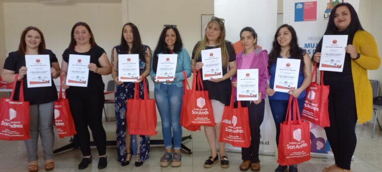 Linares: Mujeres Jefas de Hogar recibieron certificado por participar en cursos de Cajero Bancario y Marketing