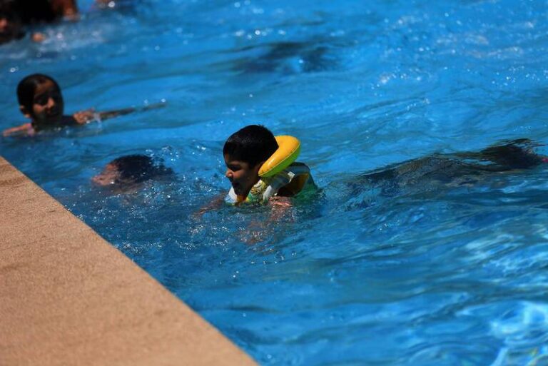 Seremi de Salud clausura piscina municipal de Villa Alegre