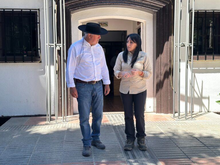 Alcalde de Longaví y Gobernadora Regional ofrecen ayuda a vecinos de El Canelo y Millico