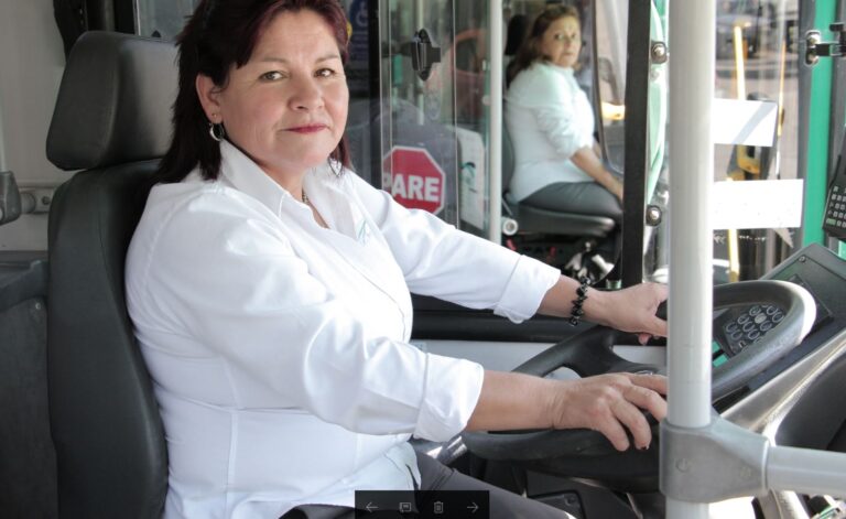 Se necesitan mujeres al volante en el transporte público: sólo el 8% de las maulinas trabaja en este rubro