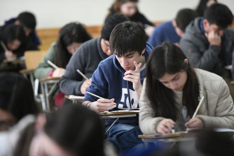 Estudiantes de tercero y cuarto medio podrán rendir ensayo PAES en Talca