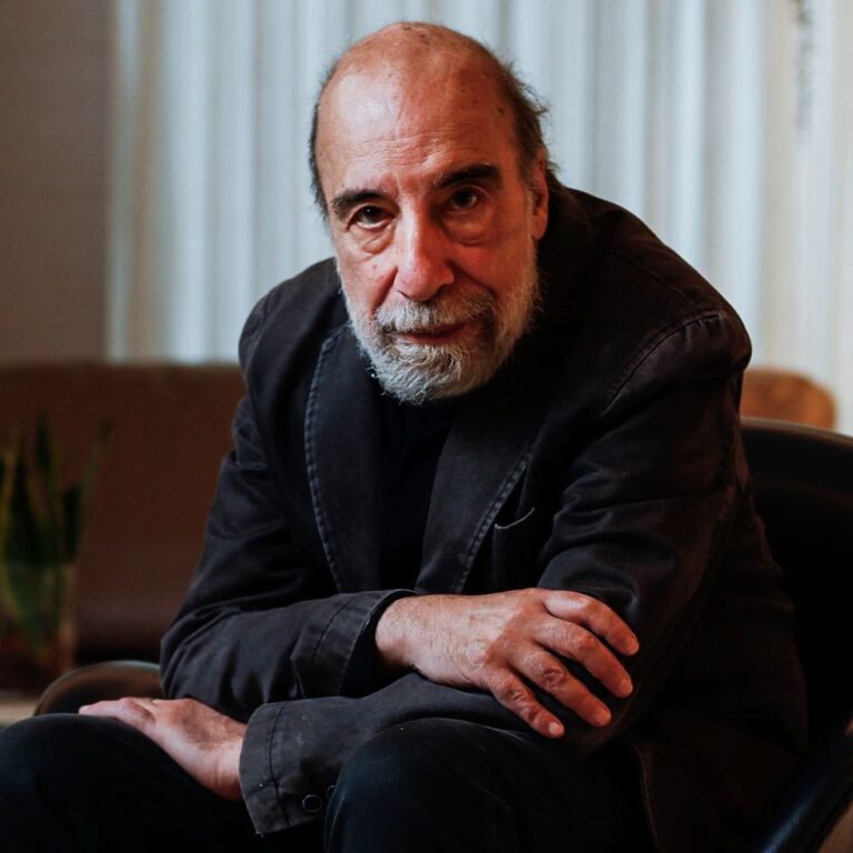 Poeta chileno Raúl Zurita recibió premio Federico García Lorca