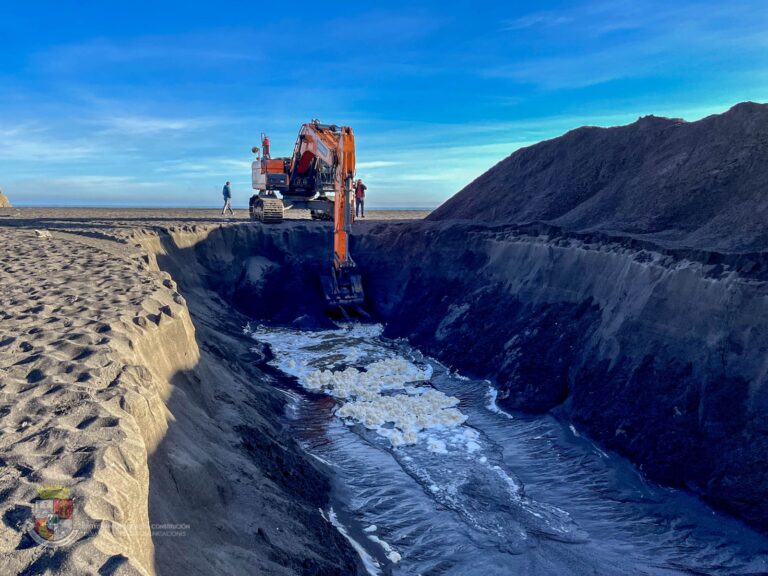 Constitución: Crean zanja provisoria que habilita la desembocadura del Río Maule con el Océano Pacífico