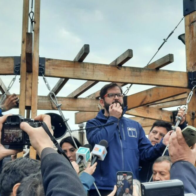 Licantén: Presidente Gabriel Boric promete un hospital con “las condiciones que merece”