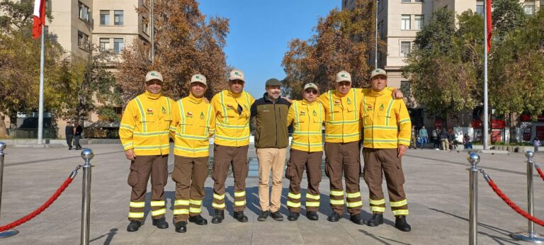 Seis maulinos serán parte de brigada chilena que combatirá incendios en Canadá