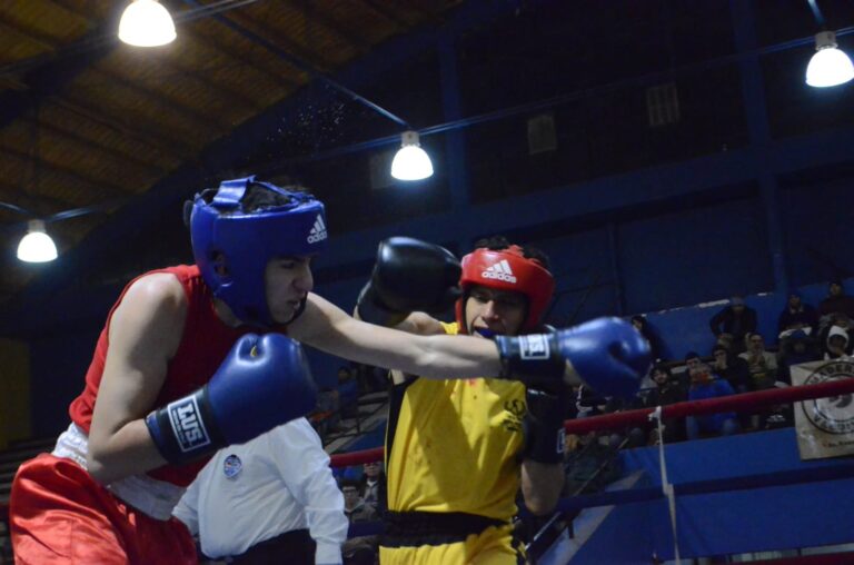 Curicó: Exitosa jornada de boxeo se llevó a cabo en el gimnasio Abraham Milad