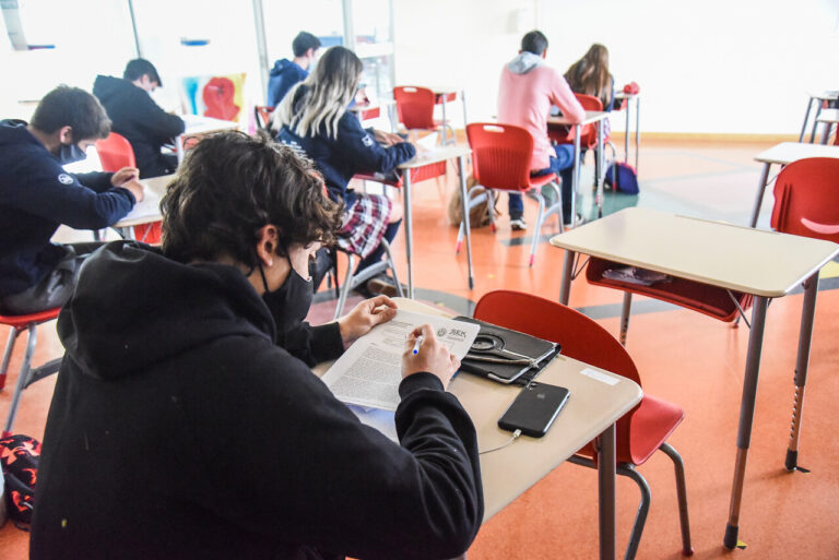 Vuelta a clases: 260 mil estudiantes  iniciaron el segundo semestre del año escolar