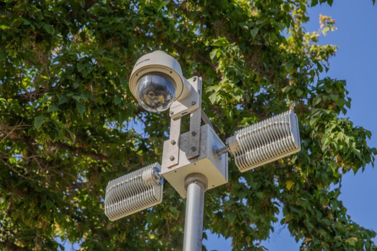 Parral: La comuna fortalece su sistema de televigilancia mediante instalación de nuevas cámaras