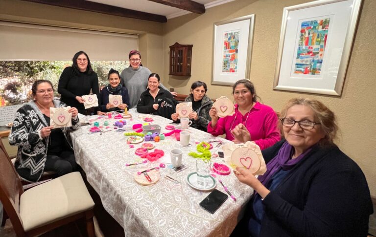 Imparten taller de bordado gratuito para mujeres organizado por Prefiero el Maule