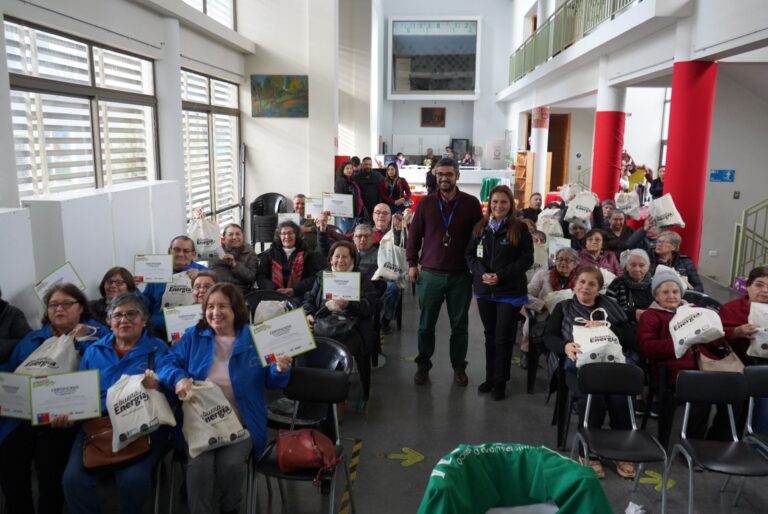 Curicó: Adultos mayores recibieron capacitación sobre eficiencia energética