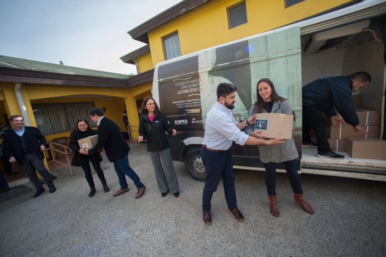 Maule: Banco de Alimentos del Mar entrega de más de un millón de raciones de jurel y merluza a adultos mayores vulnerables 