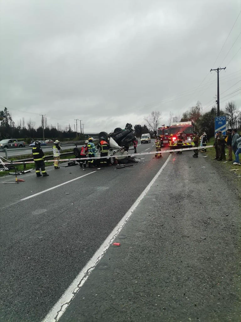 Parral: Importante accidente de tránsito mantiene cortada la Ruta 5 sur