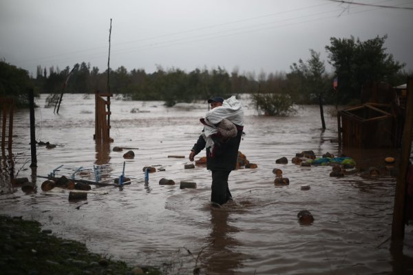 Romeral: Socavón en Ruta J-55 rumbos a Los Queñes debido a desborde del río Teno