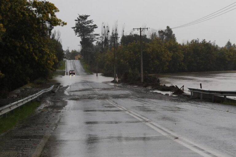 Intensas precipitaciones provocaron el desborde del Río Loncomilla 