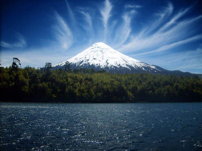 Decretan alerta naranja por aumento de actividad en Volcán Villarrica: 80 personas serán evacuadas